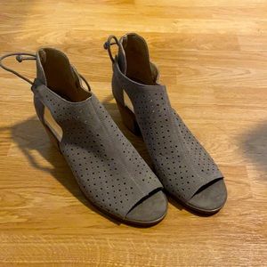 Lucky brand gray sandals size 9